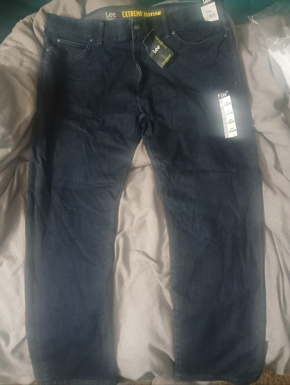 NWT Lee Extreme Motion Straight Fit Men's Jeans Blue Denim - Size 42x30